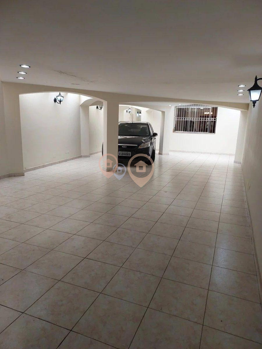 Sobrado com 240m² com 5 quartos/ 4 vagas/ piscina - Chacara Sto Antonio - Lucle Imoveis